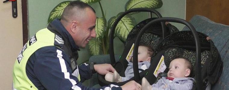 Щастливи родители благодариха на пътния полицай, ескортирал ги с патрулката до Варна (ВИДЕО)
