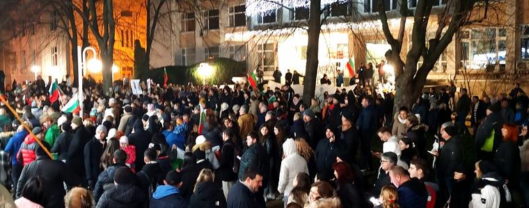 Стотици добричлии се събраха на протест срещу правителството /СНИМКИ/
