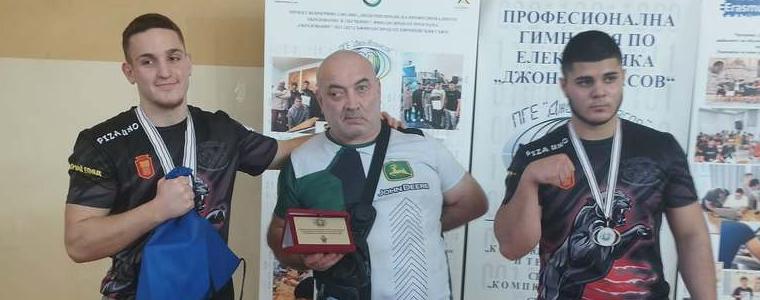 Три медала за състезателите на "Хищник" от междуучилищния турнир по канадска борба в Стара Загора