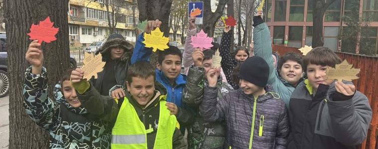 Ученици от Добрич се включиха в национална кампания "Посланието на есенния лист"