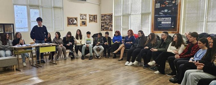 В ЕГ „Гео Милев“ раздадоха наградите от Коледното творческо писане