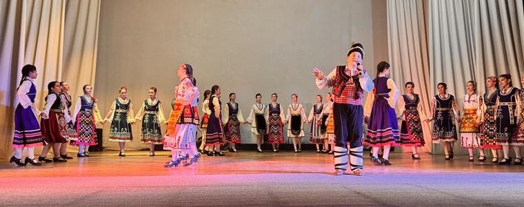 Вълнуващ коледен спектакъл на съставите на читалището в Тервел (ВИДЕО)