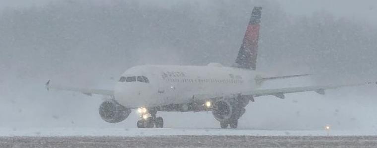 Зимна буря отмени стотици полети в САЩ