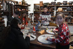 Ателиетата на „Стария Добрич“ и днес са изпълнени с детски смях и творчество (ВИДЕО)