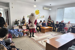 Дамите от Inner Wheel клуб Добрич с празнични посещения в социални центрове