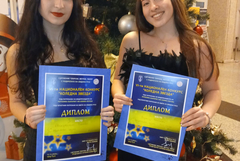 Две певици от вокално студио „Палитра“ - сред финалистите на националния конкурс "Коледна звезда"