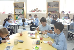 Коледни работилници в галерията в Добрич събират ентусиазирани ученици (АУДИО)