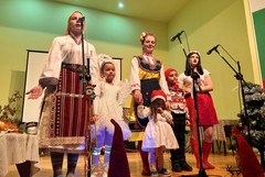 Ловчанци посрещна Коледа с музика, танци и светлини (СНИМКИ)