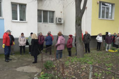 Мазета в блок 62 в „Балик“ под вода заради асфалт, запушил канализацията (ВИДЕО)