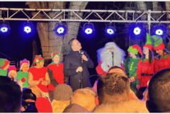 Официално грейна коледната елха в центъра на Добрич (ВИДЕО)