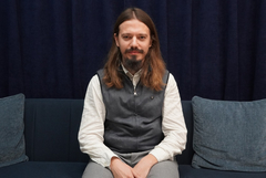 От семейната аптека до сцената – историята на Иван Димитров (ВИДЕО)