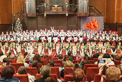 ПФТС „Добруджа“ подари коледно настроение на публиката в зала "Добрич" (СНИМКИ)