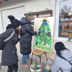 Коледна елха от рециклирани материали грейна в ЦСОП "Д-р Петър Берон" гр. Добрич