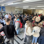 Магията на коледния дух превзе коридорите на ПМГ "Иван Вазов" днес (ВИДЕО)