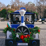 Никола Цолов подкара едно от коледните влакчета в София