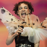 Победителят в "Евровизия" Немо връща трофея, протестира срещу Израел