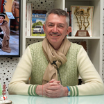 Стоян Варналиев събра две коледарски песни в нов клип (ВИДЕО)