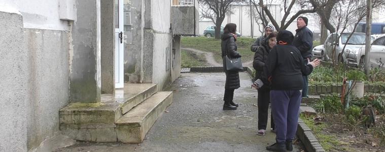 Блок 48 в кв. “Балик“ пропада заради компрометирани канализационни тръби (ВИДЕО)