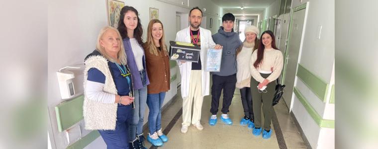 Доброволците пренесоха посланията от Дома за стари хора към родилното отделение (ВИДЕО)