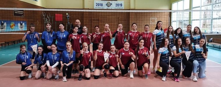 ЕГ „Гео Милев“ спечели състезанията по волейбол при момичетата 7-10 клас