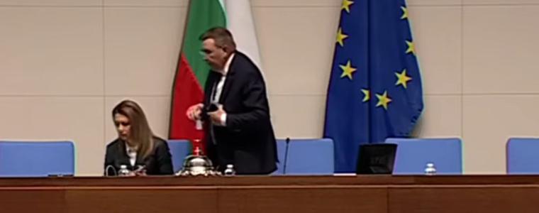 И третият опит за събиране на кворум в парламента се провали