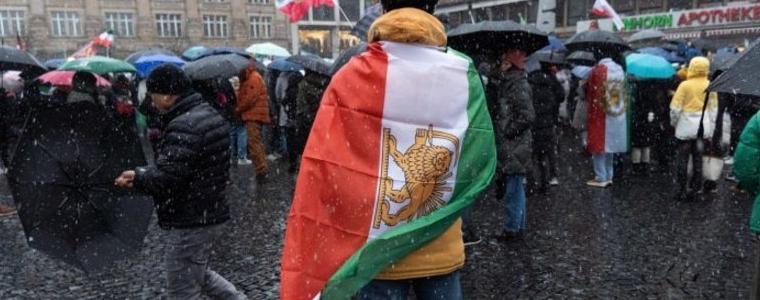 Иран обяви пълна бойна готовност и предупреди САЩ да не се намесват в овладяването на протестите