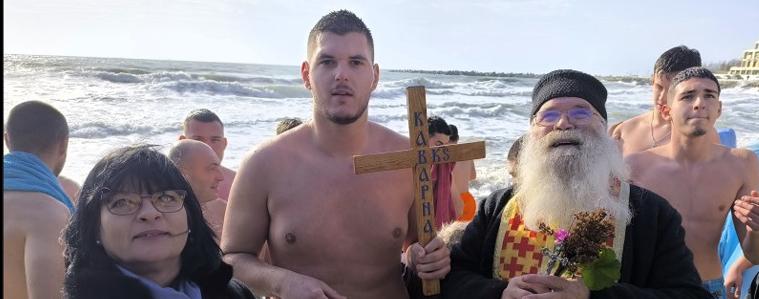 Иван Тодоров стигна първи до кръста в Каварна (ВИДЕО)