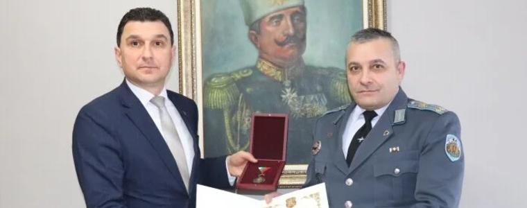 Кметът на Община Генерал Тошево с отличие от Министерството на отбраната