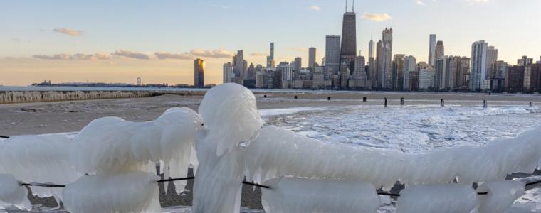 Ледена вълна в САЩ: Минус 33° в Чикаго, хиляди отменени полети