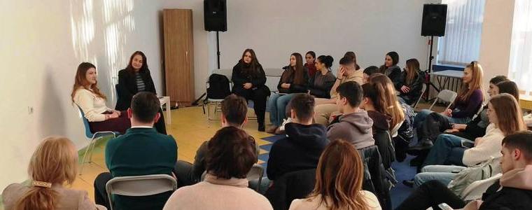 Младежи от Добрич се срещнаха с млад лекар, завършил в Германия