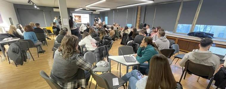 Младежи от Добрич влязоха в ролята на предриемачи за ден в рамките на иновационен лагер  (ВИДЕО)