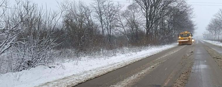 Навявания и заледени участъци по околовръстния път на Добрич