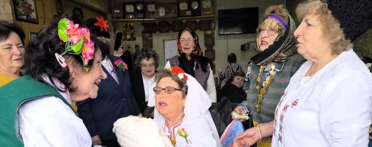 Пъстър Бабинден в Каварна (СНИМКИ)