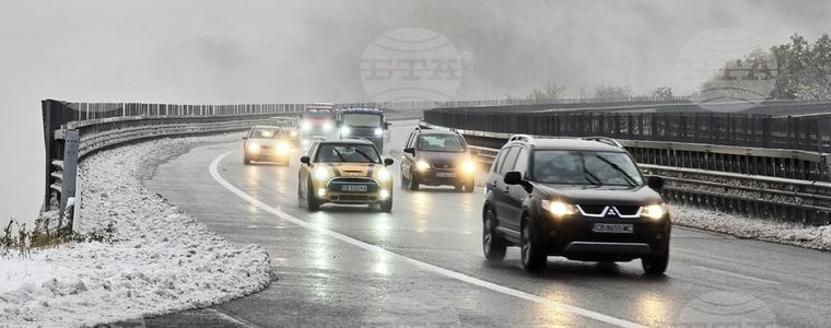 Пътните настилки в страната се обработват от 468 снегопочистващи машини, обстановката е спокойна, съобщиха от АПИ