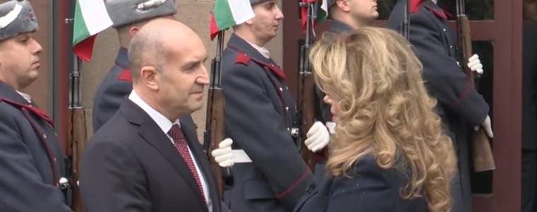 С тържествена церемония Радев напусна сградата на президентската институция