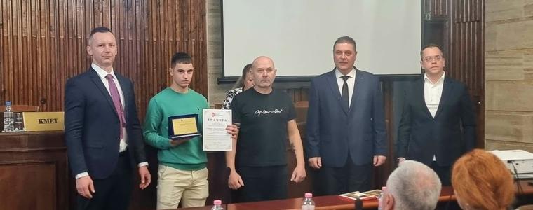  Стефан Калчев получи наградата за Спортист на Добрич за декември 2025 г.