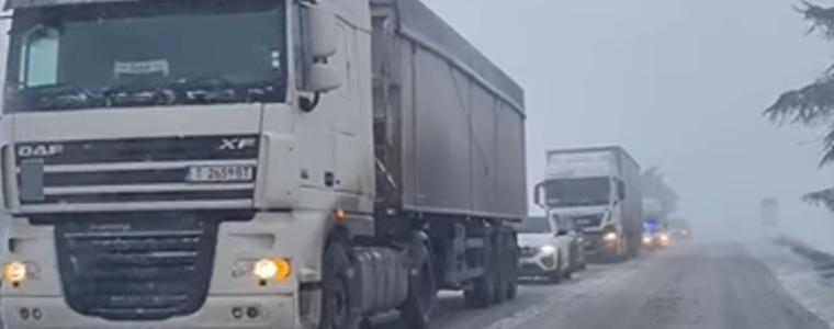 Временно ограничение за автомобили над 12 тона по пътя Добрич - Варна