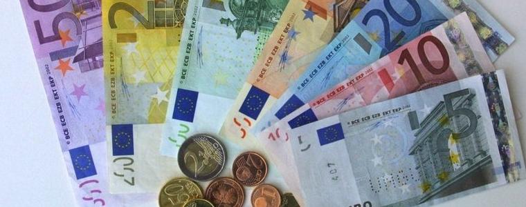 Започна изплащането на първите пенсии в евро