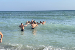 32-годишният Петър Петров хвана кръста в морето карй Крапец