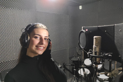 Даяна Добрева от Студио "Зонели" с дебютна песен