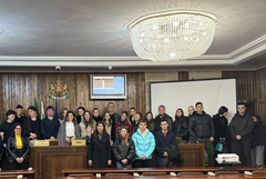 Дванайсетокласници от ЕГ "Гео Милев" се запознаха с работата на Общински съвет - Добрич