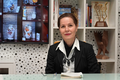 Художничка от Добрич твори три месеца в "порцелановата столица" на Китай (ВИДЕО)