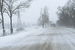 Изтеглят закъсалия тир на околовръстното край Рилци 