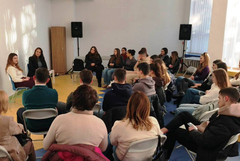 Младежи от Добрич се срещнаха с млад лекар, завършил в Германия