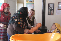 Много шеги и добро настроение на Бабинден в Рилци (ВИДЕО)