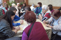 Мост между поколенията: млади и възрастни с послания към бъдещи майки и родители (ВИДЕО)