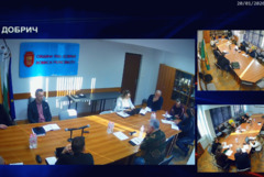 Паркингът на бл. „Добрич“ остава затворен, Община Добрич търси решение