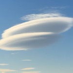 Пухкава "летяща чиния" над София