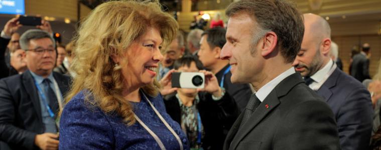 Илияна Йотова е разговаряла с Макрон на Мюнхенската конференция
