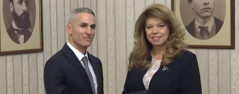 Йотова връчи мандата на Гюров, той обяви на какви министри ще разчита